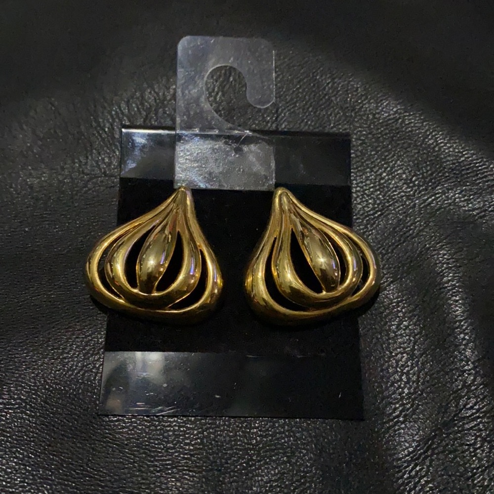 Vintage Signed TAT Teardrop Pierced Earrings